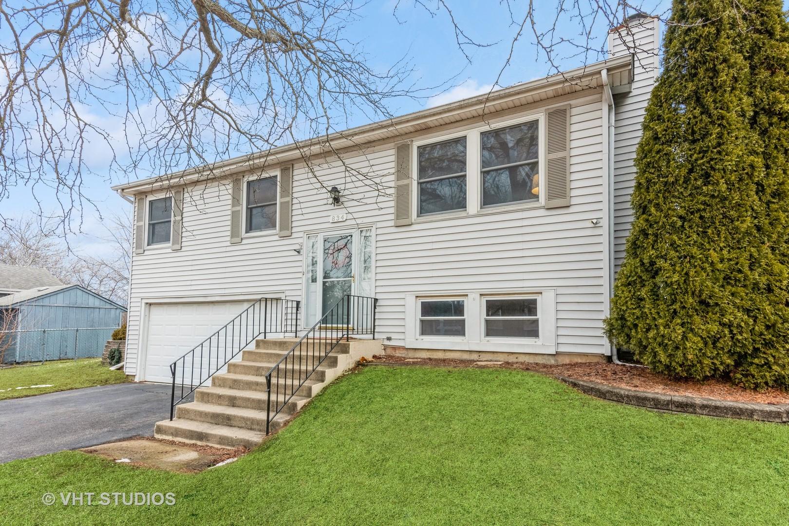 Bay Ct, Bartlett, IL 60103