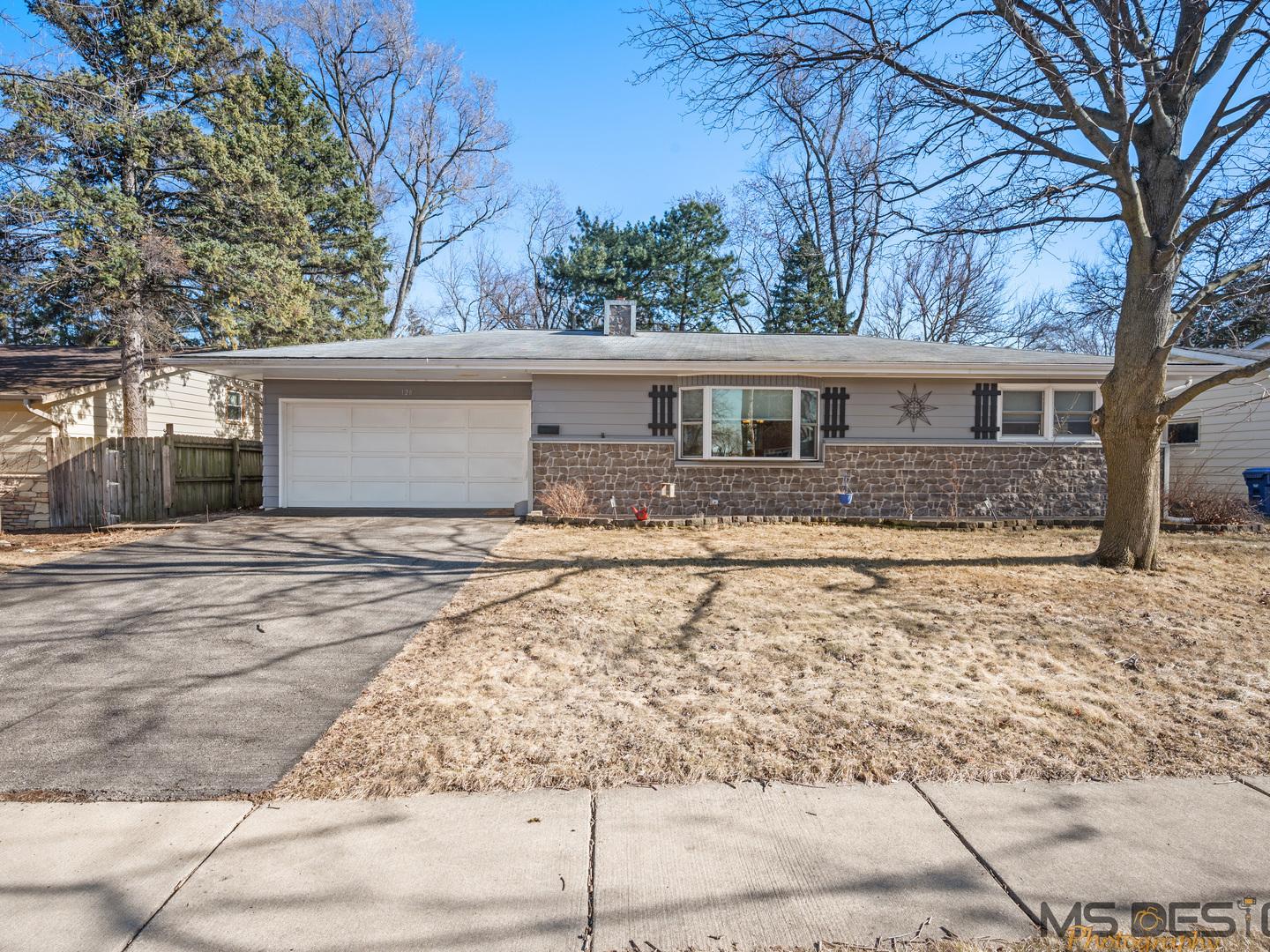 Walnut Dr, Saint Charles, IL 60174
