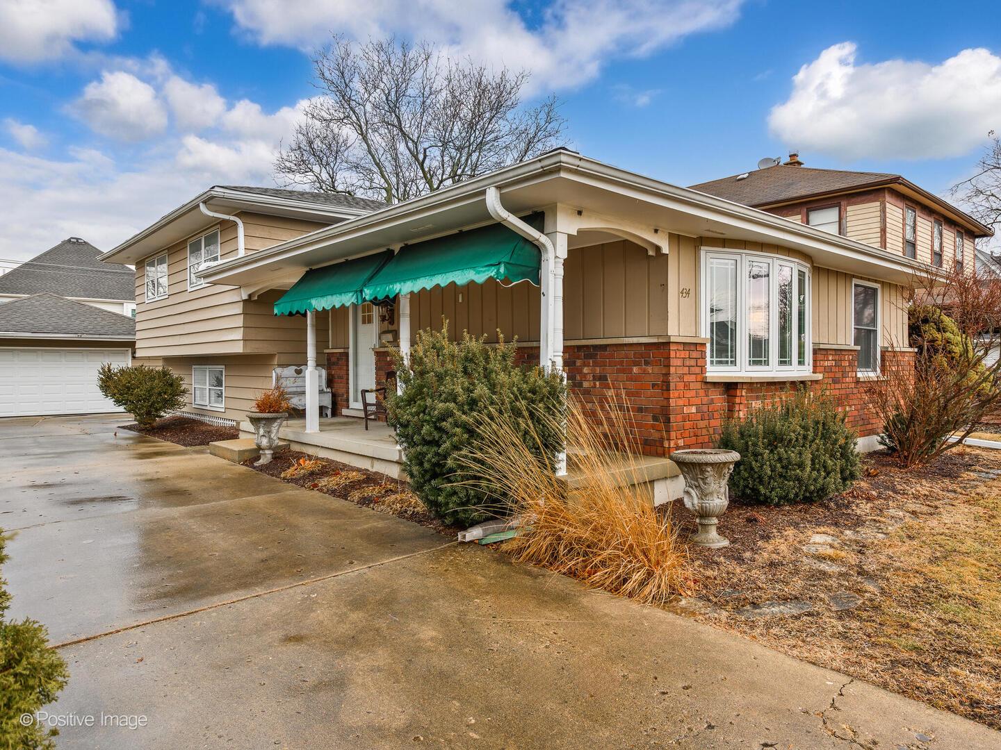 Lincoln Ave, Downers Grove, IL 60515