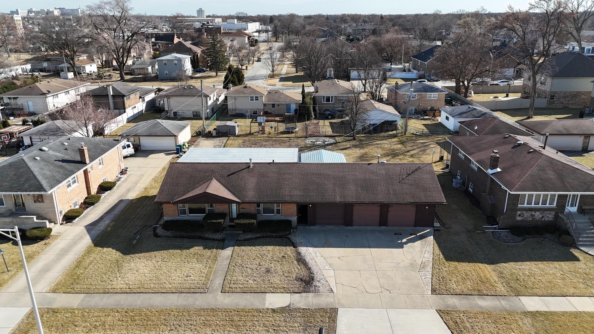 W 85th Pl, Burbank, IL 60459