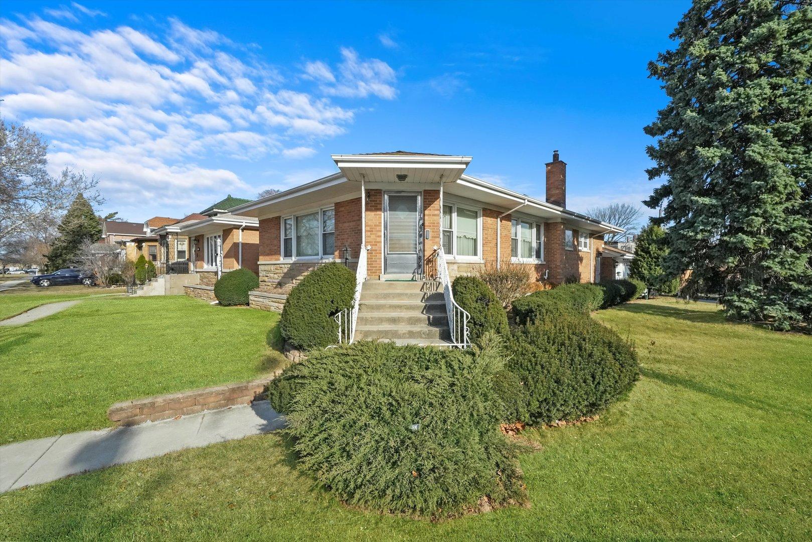 Riverside Dr, Berwyn, IL 60402