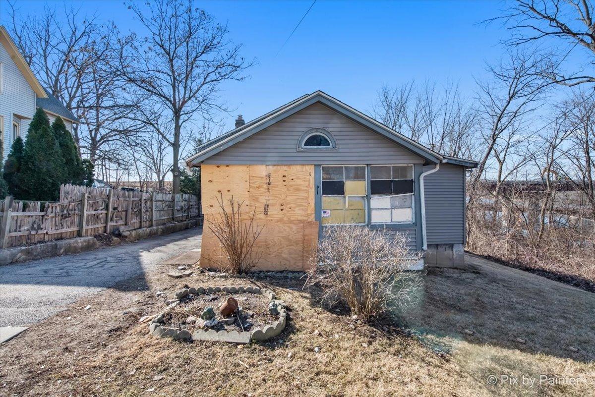 Dwight St, Elgin, IL 60120