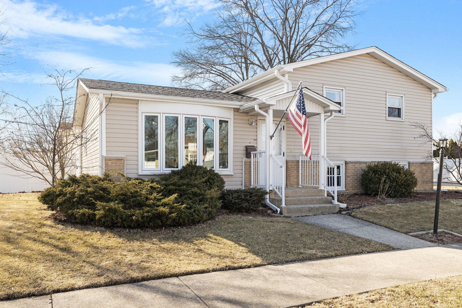 Rob Roy Dr, Oak Forest, IL 60452
