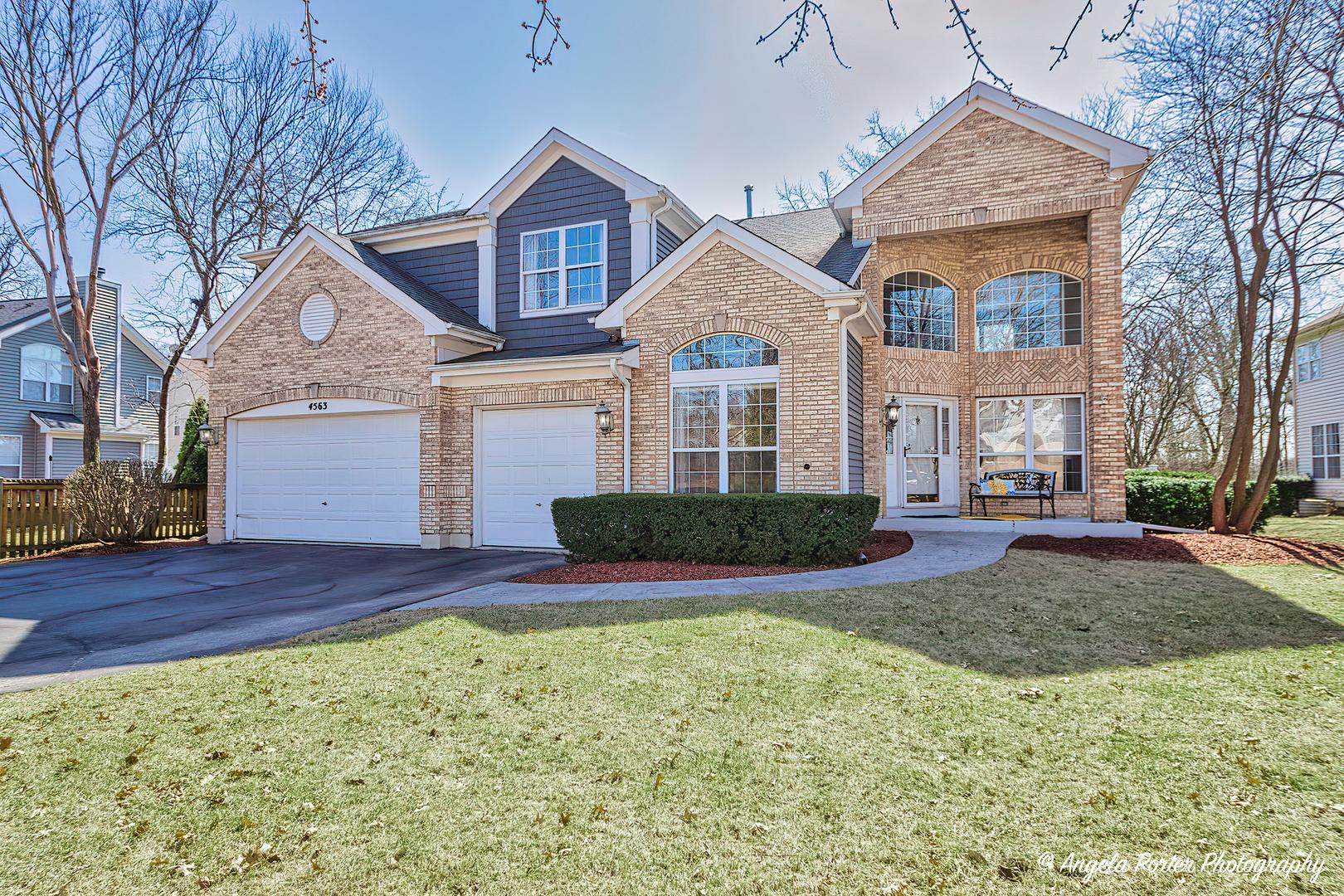W Wren Ct, Libertyville, IL 60048