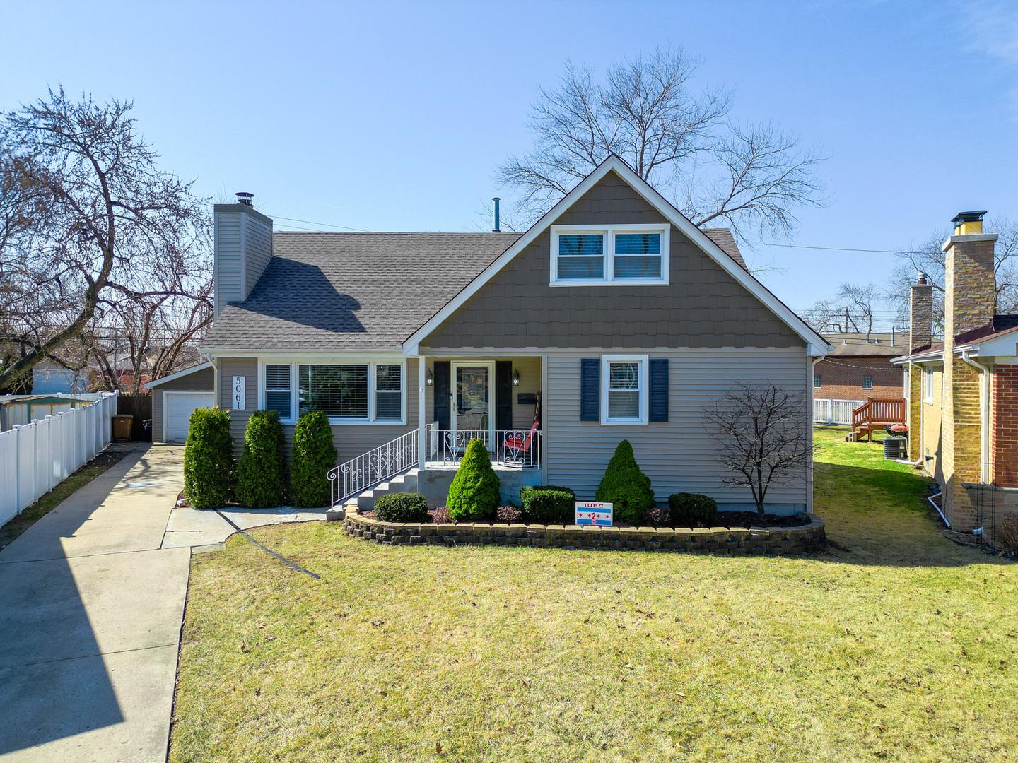 Lamb Dr, Oak Lawn, IL 60453