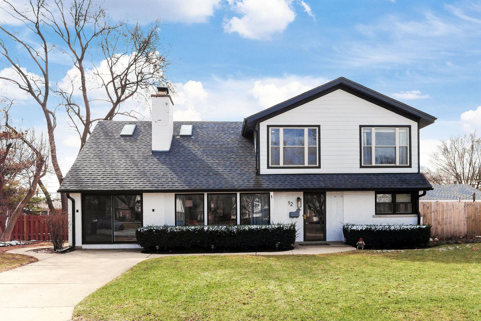 Williamsburg Ct, Evanston, IL 60203