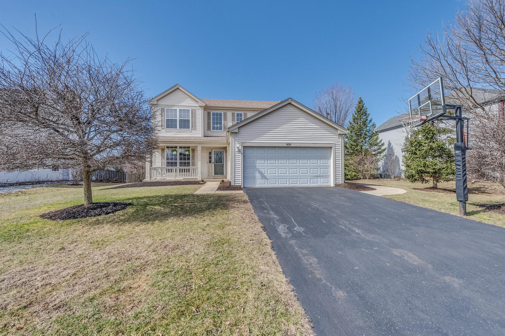 Honeysuckle Ln, Aurora, IL 60506