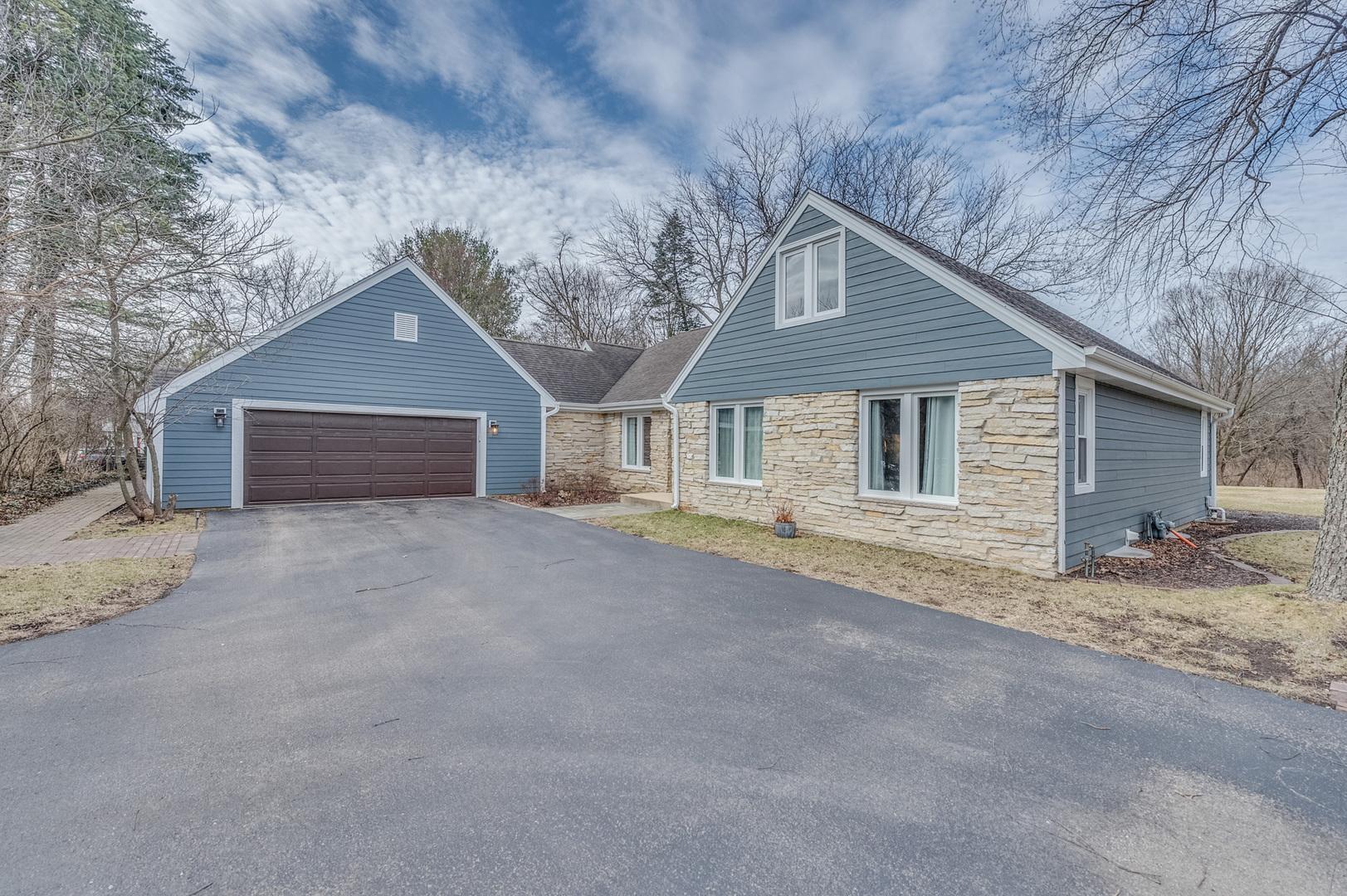 Weybridge Dr, Saint Charles, IL 60175