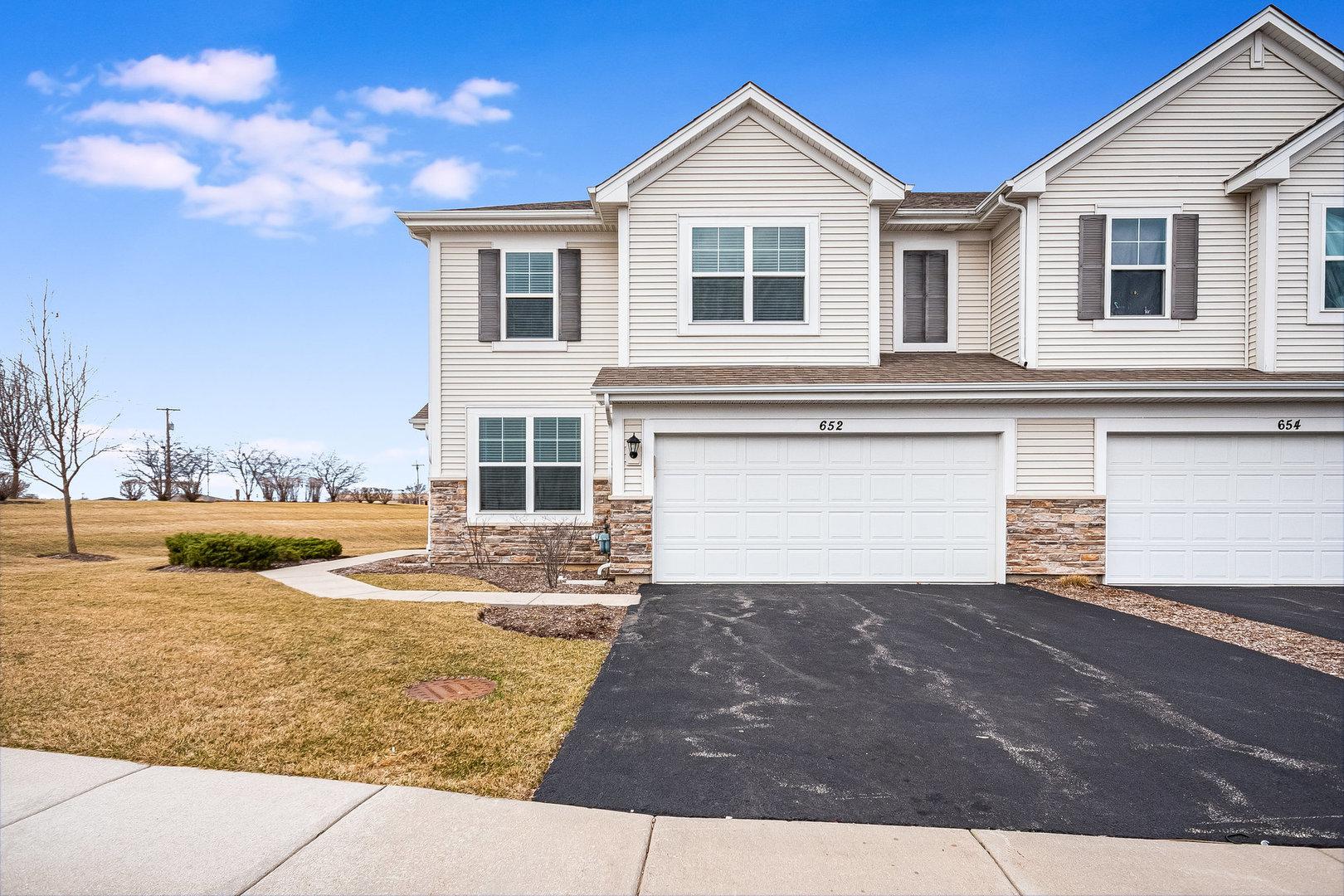 Anchorage Ct, Pingree Grove, IL 60140