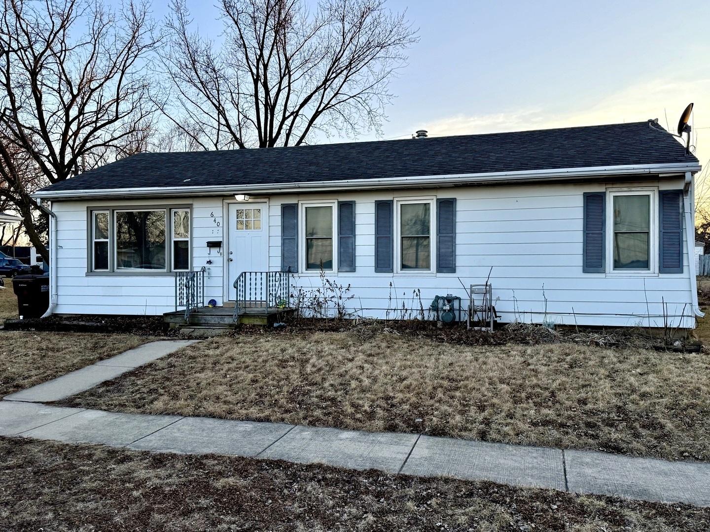 S 1st St, Rochelle, IL 61068