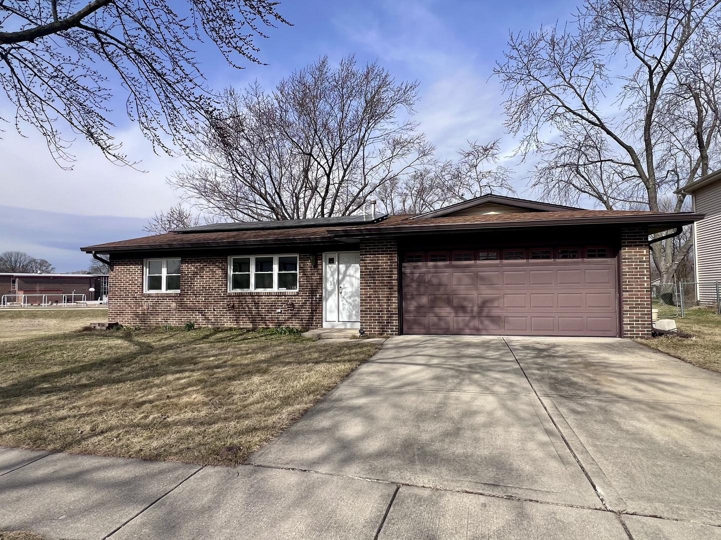 Foxtree Ave, Woodridge, IL 60517