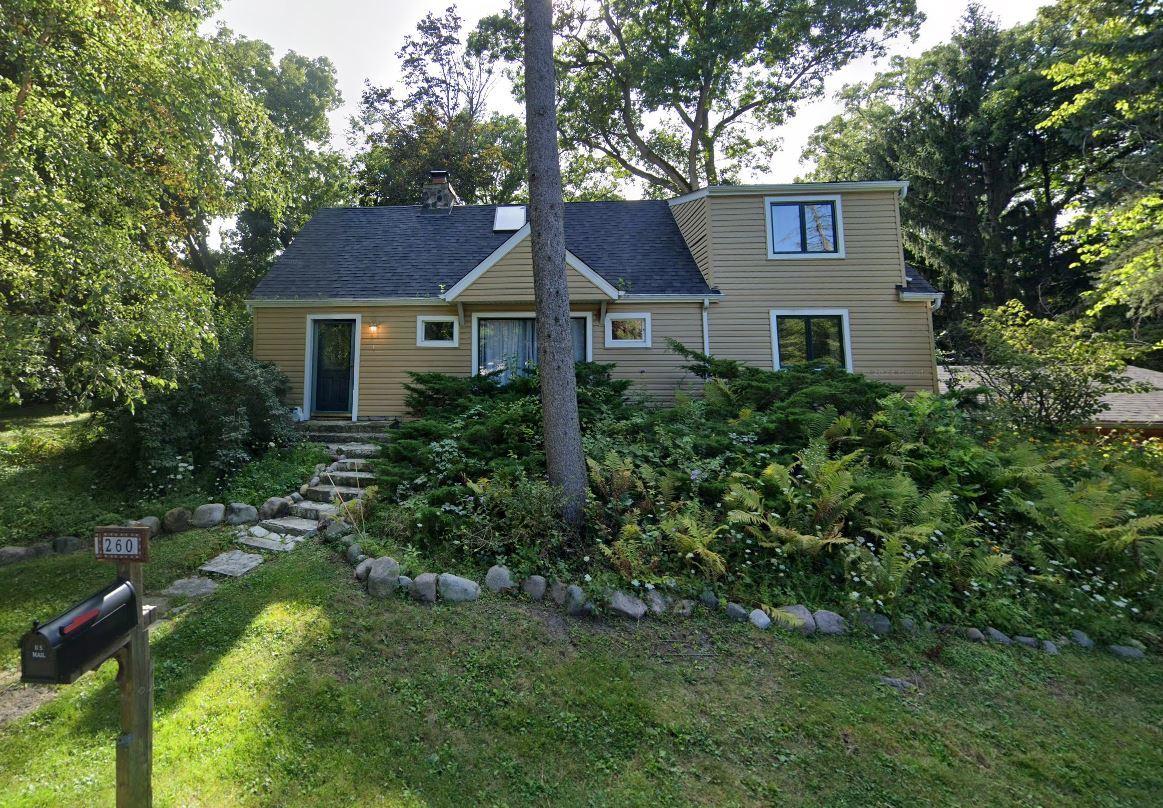 Woodland Dr, North Barrington, IL 60010