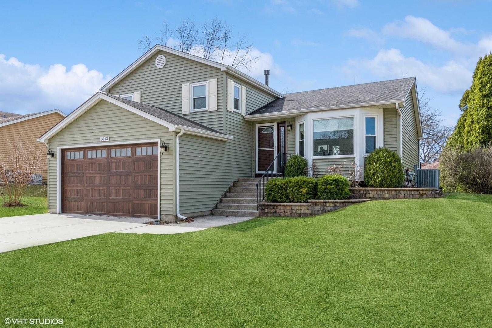 Oak Tree Trl, Woodridge, IL 60517