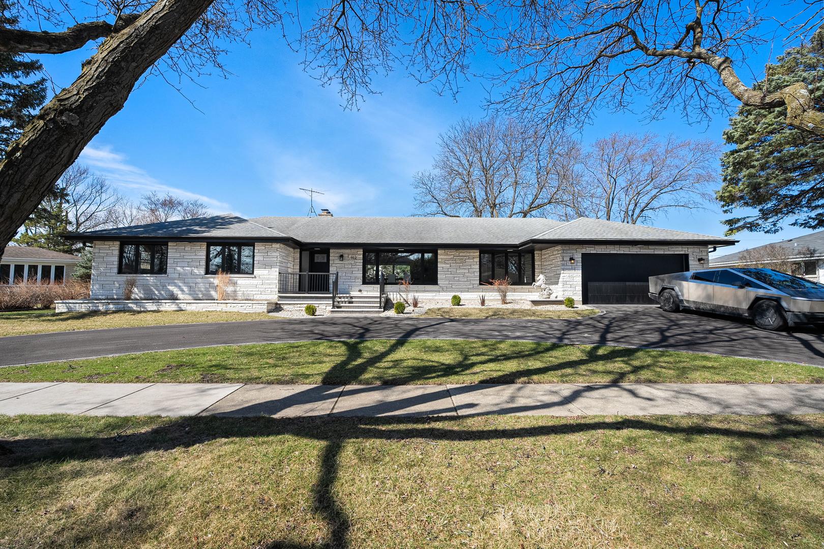 S Edward St, Mount Prospect, IL 60056
