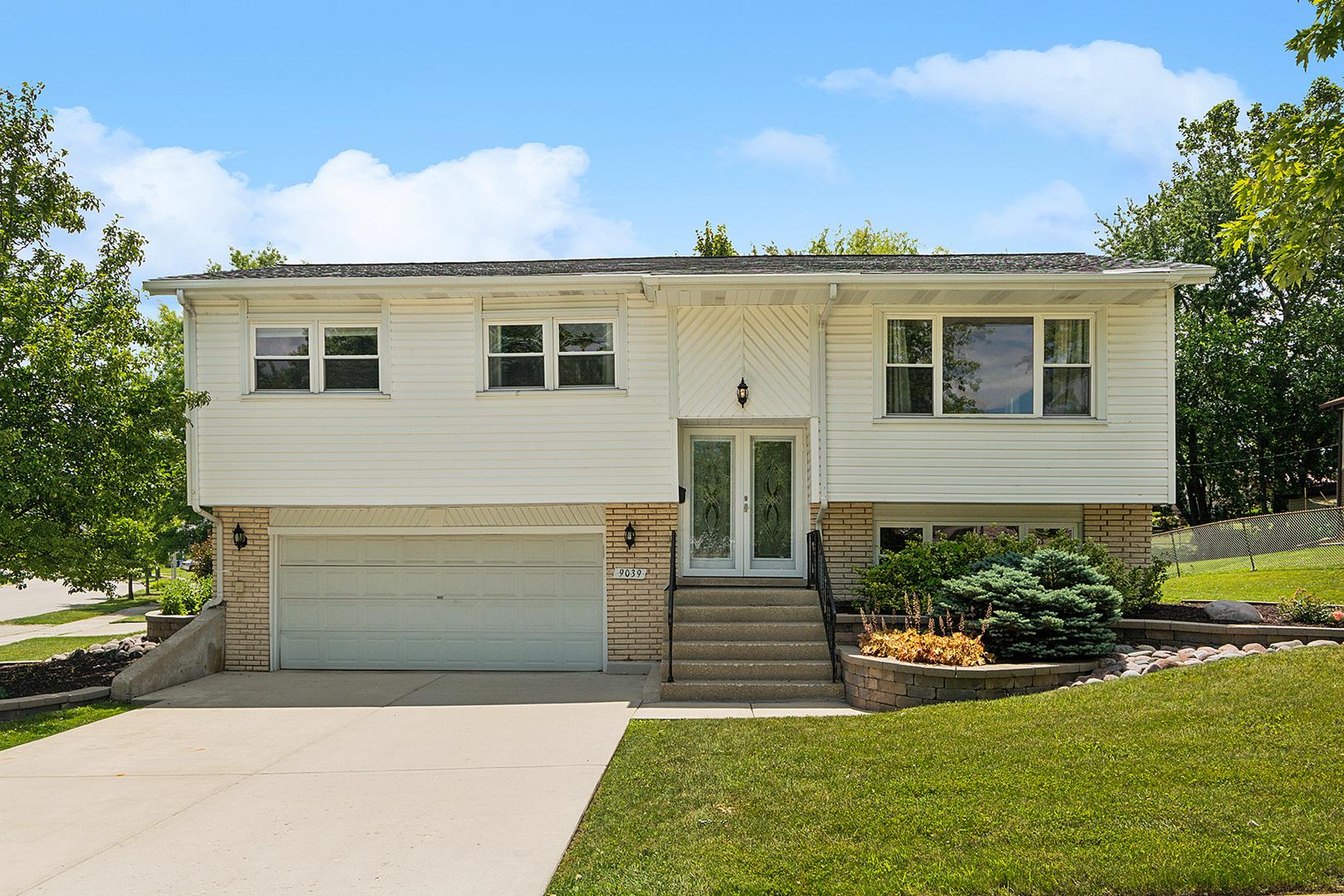 Elm Cir, Hickory Hills, IL 60457