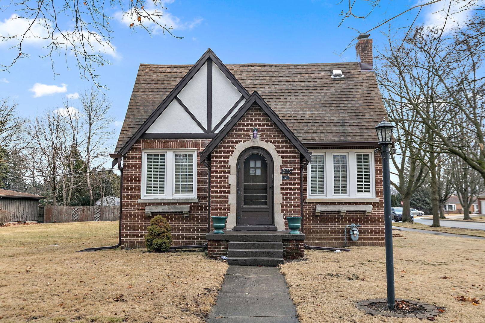 Westmoreland Ave, Waukegan, IL 60085