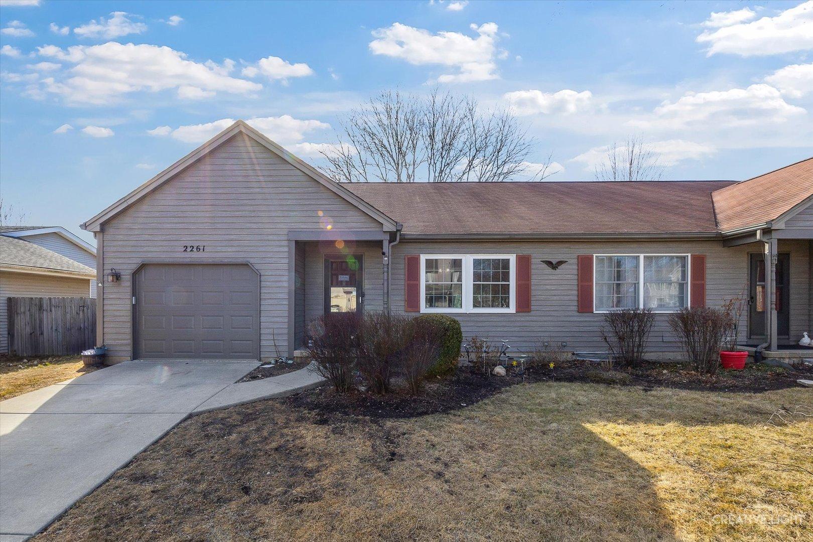 Valley Creek Dr, Elgin, IL 60123