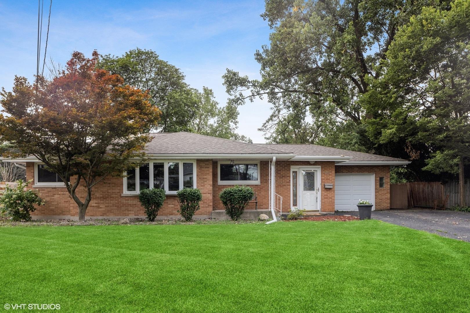 Pershing Ave, Wheaton, IL 60189