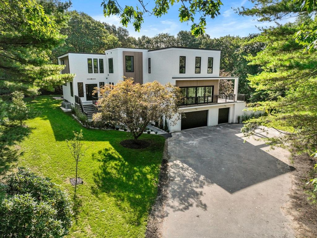 Kings Grant Rd, Weston, MA 02493