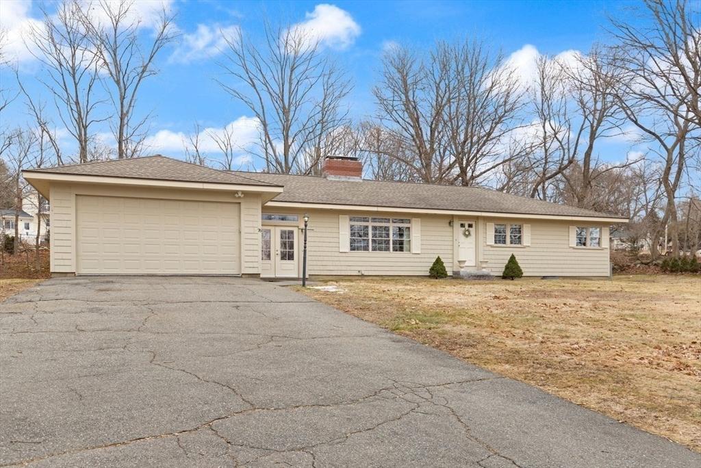 Walnut St, Lynnfield, MA 01940