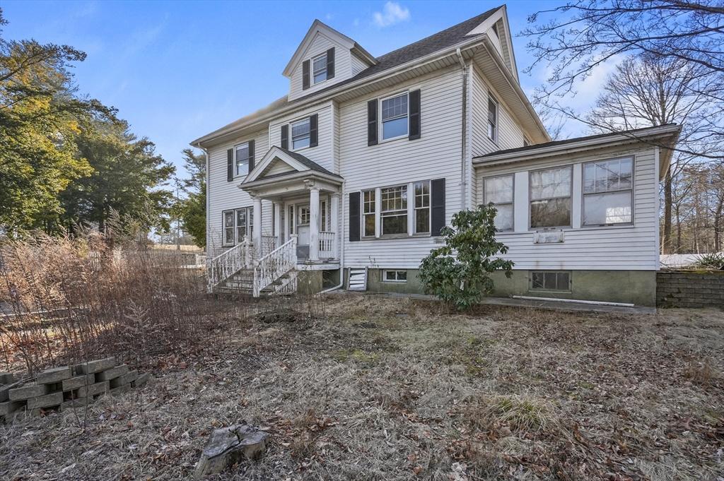 Oakland St, Wellesley Hills, MA 02481