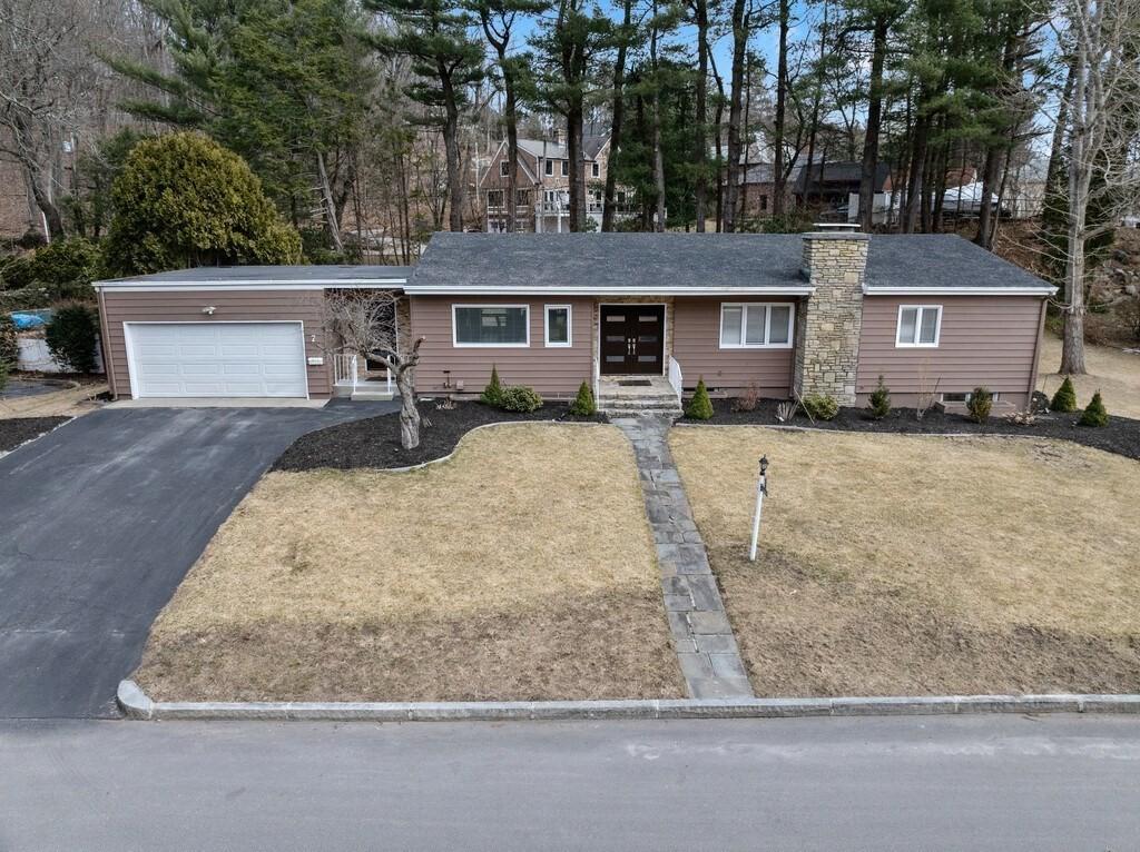 Ellis Dr, Worcester, MA 01609