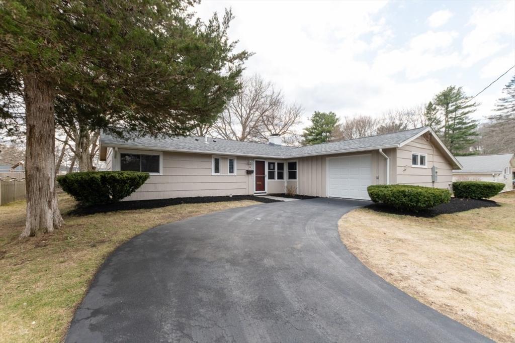 Ridgefield Dr, Framingham, MA 01701