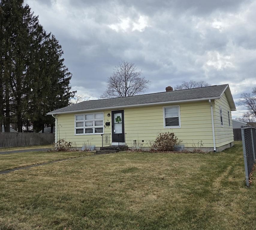 Boucher Cir, Chicopee, MA 01020