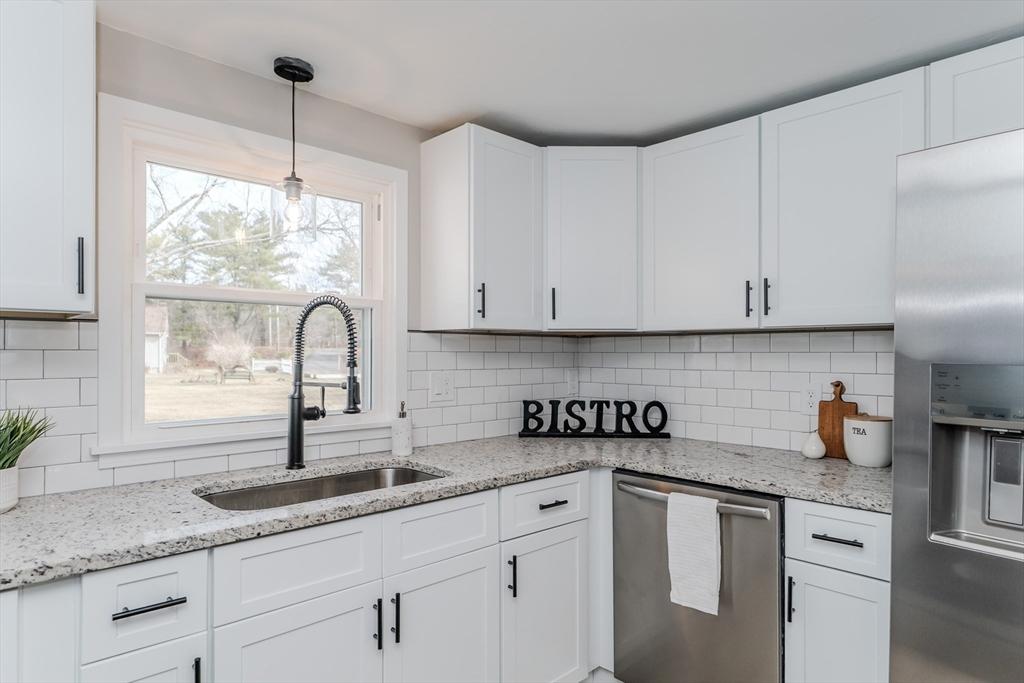 Christine St, Palmer, MA 01069