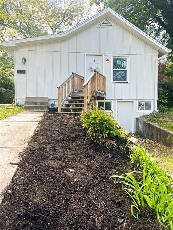 S Hawthorne Ave, Independence, MO 64052