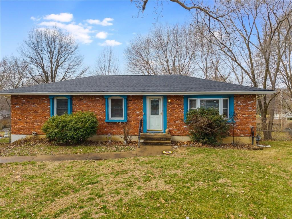 N Hickory St, Kansas City, MO 64118