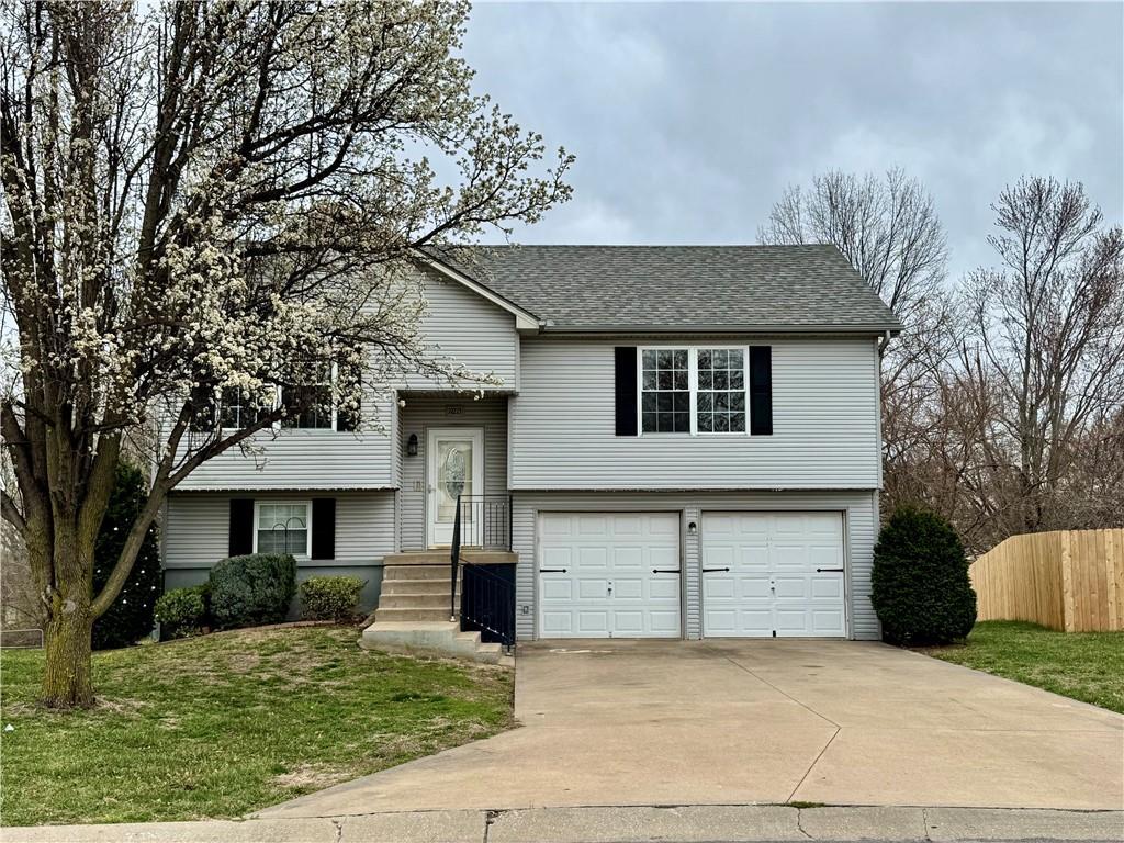 E 15th Terrace Ct N, Independence, MO 64056