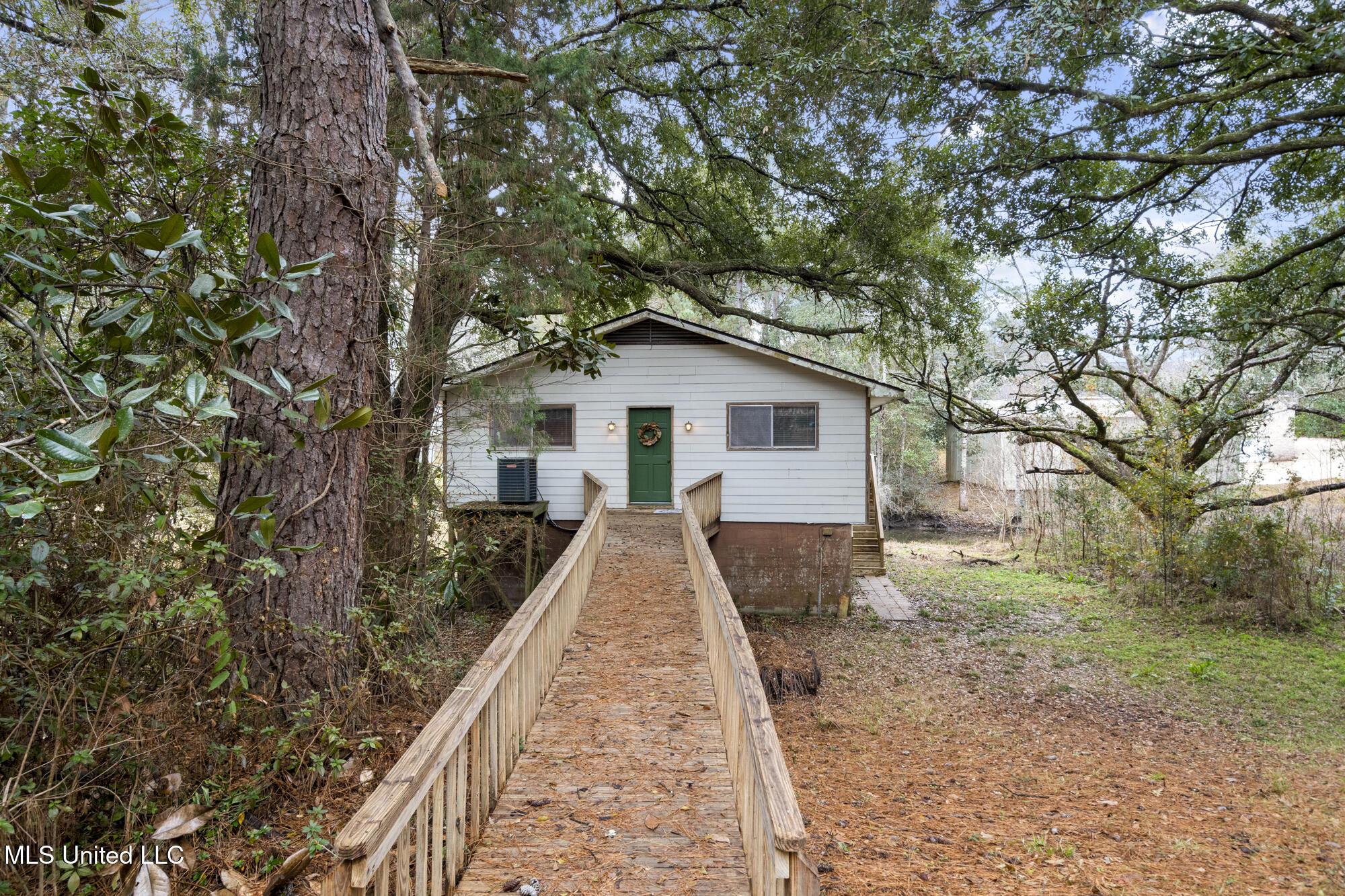 Shady Point Cir, Gautier, MS 39553