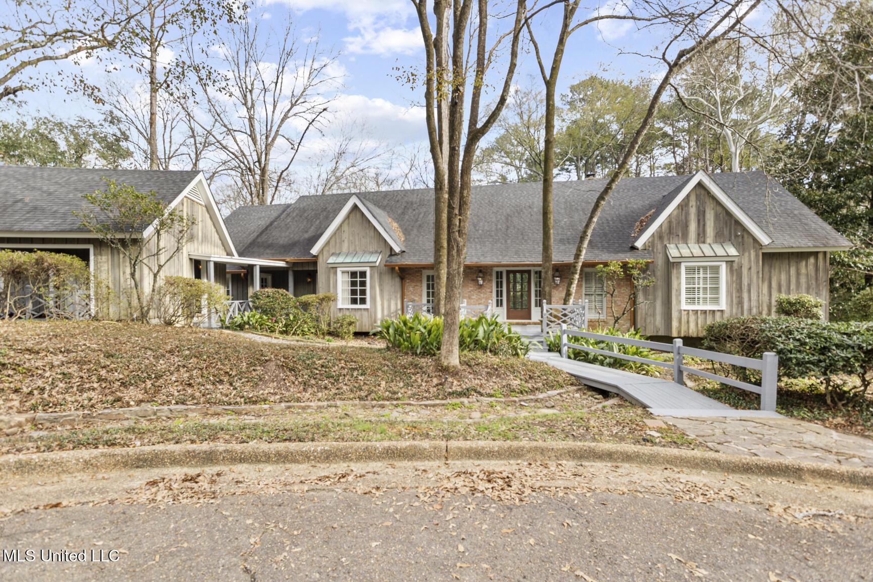 E Hill Dr, Jackson, MS 39216
