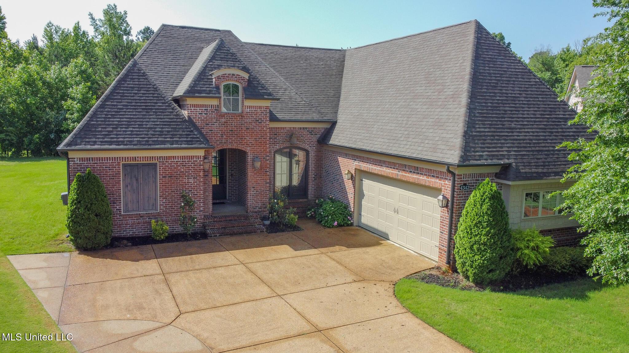 Robinson Loop E, Olive Branch, MS 38654