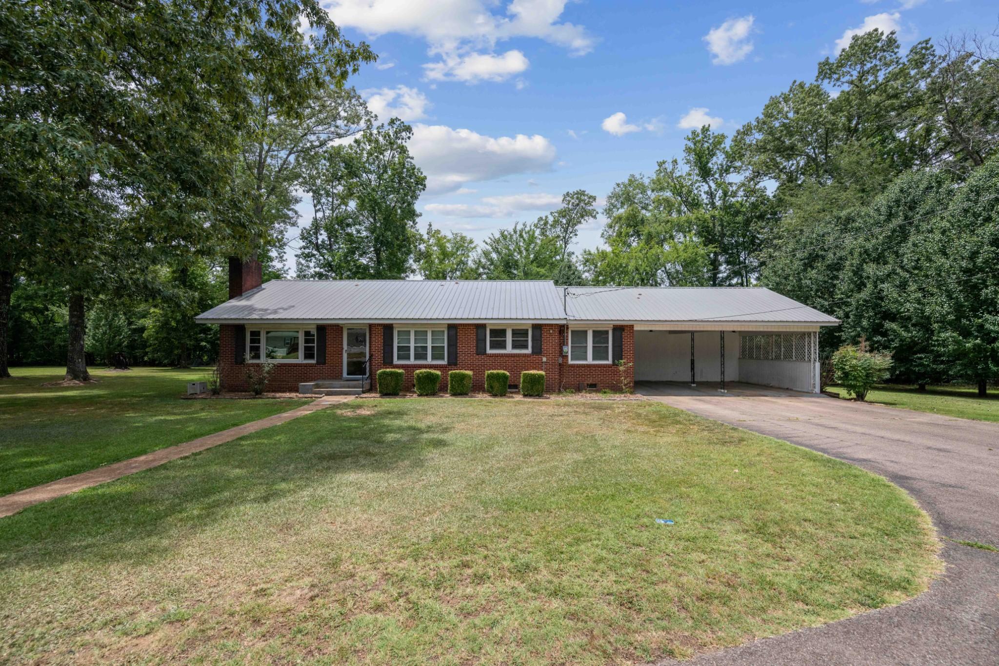 Willis St, Saltillo, TN 38370