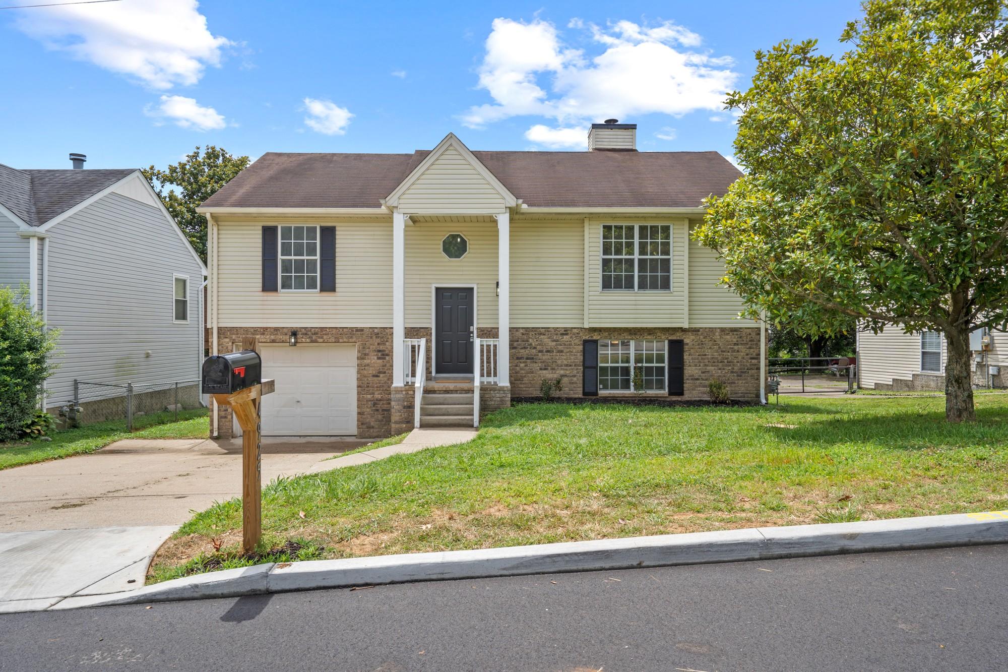 Scotts Creek Pkwy, Hermitage, TN 37076