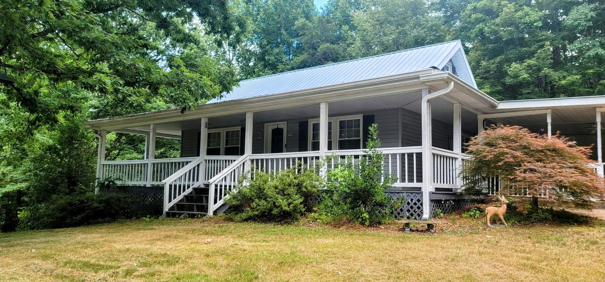 Simmons St, Spencer, TN 38585