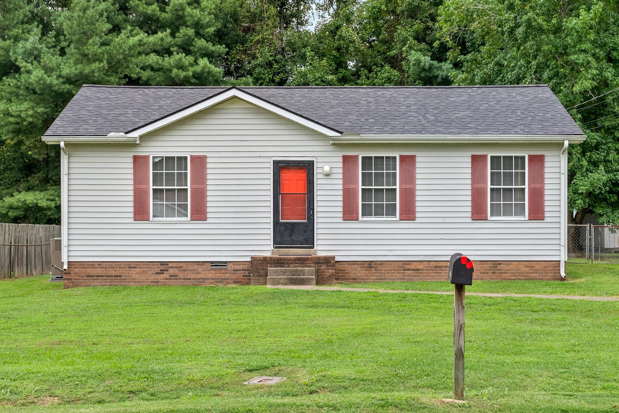 Lorie Ln, Clarksville, TN 37042