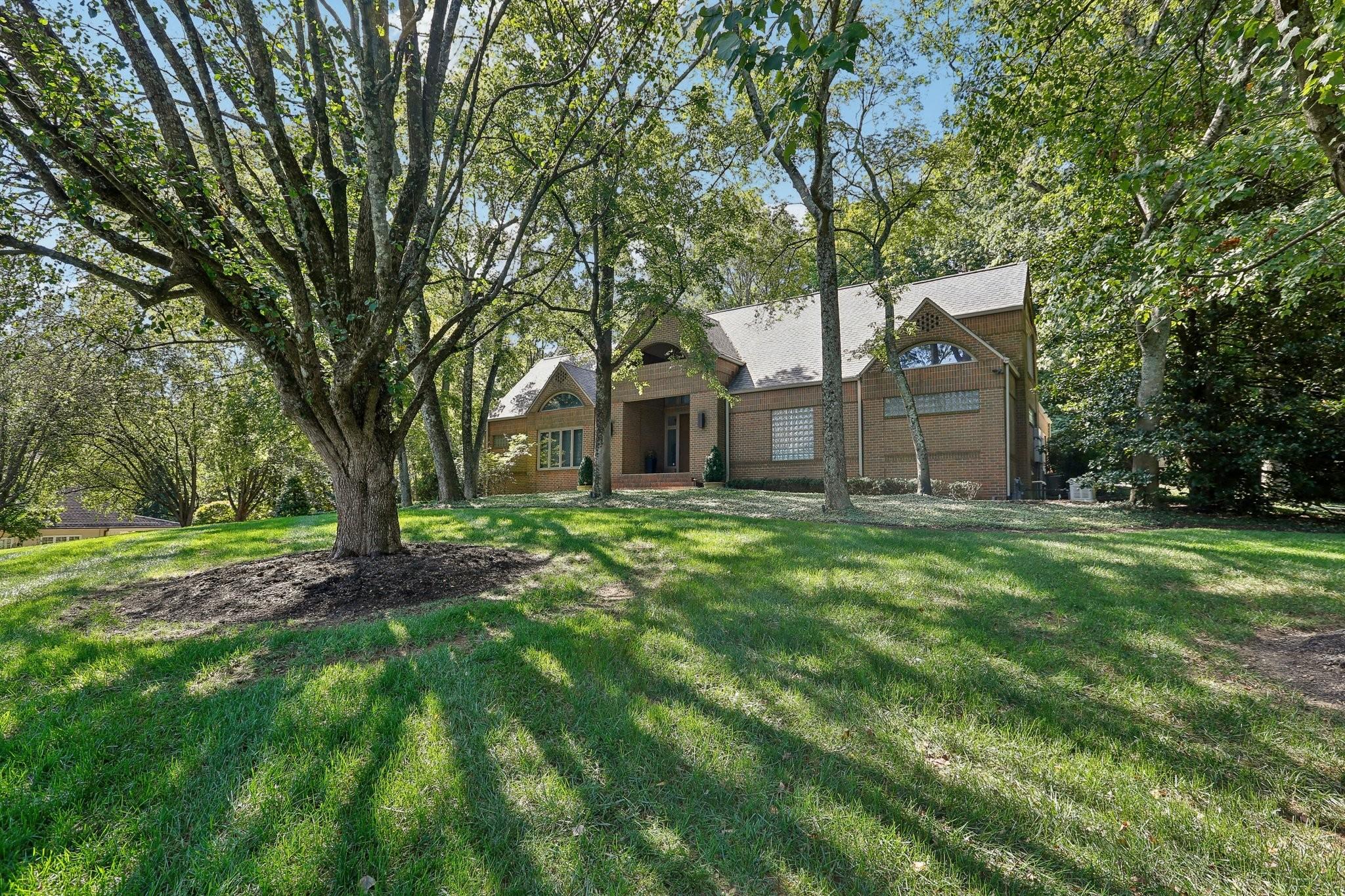 Maxwell Ct, Nashville, TN 37220