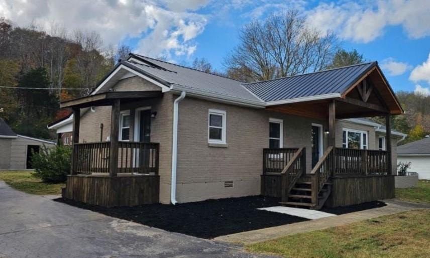 E Lake Ave, Celina, TN 38551
