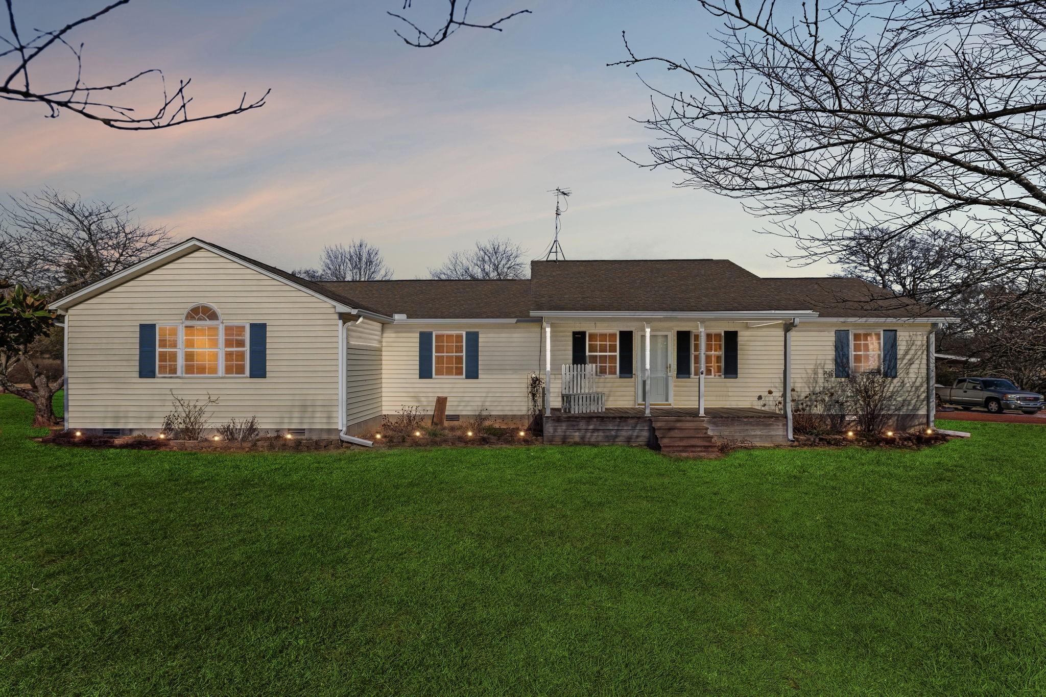 Thick Rd, Chapel Hill, TN 37034