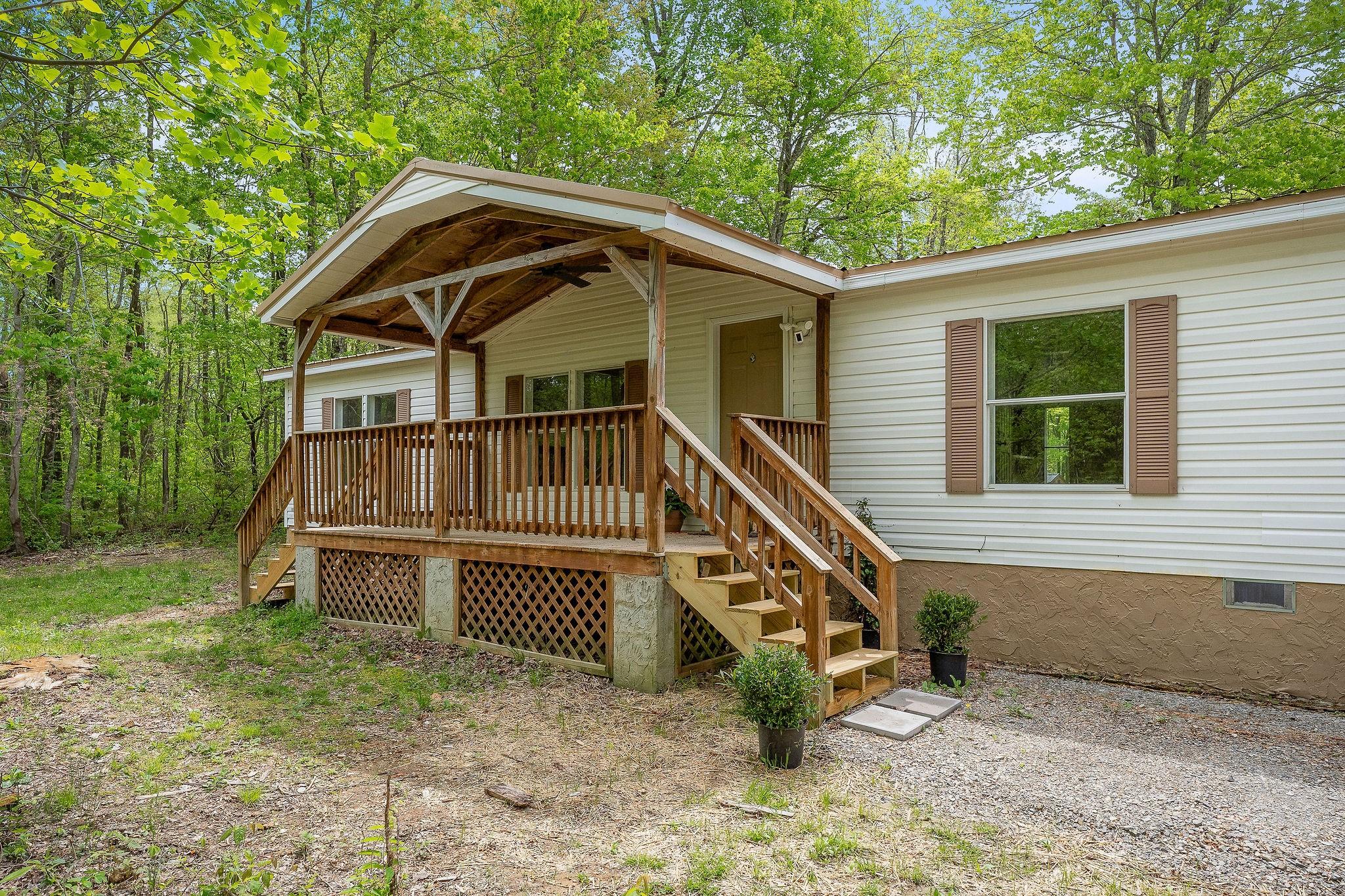 Strawberry Ln, Livingston, TN 38570