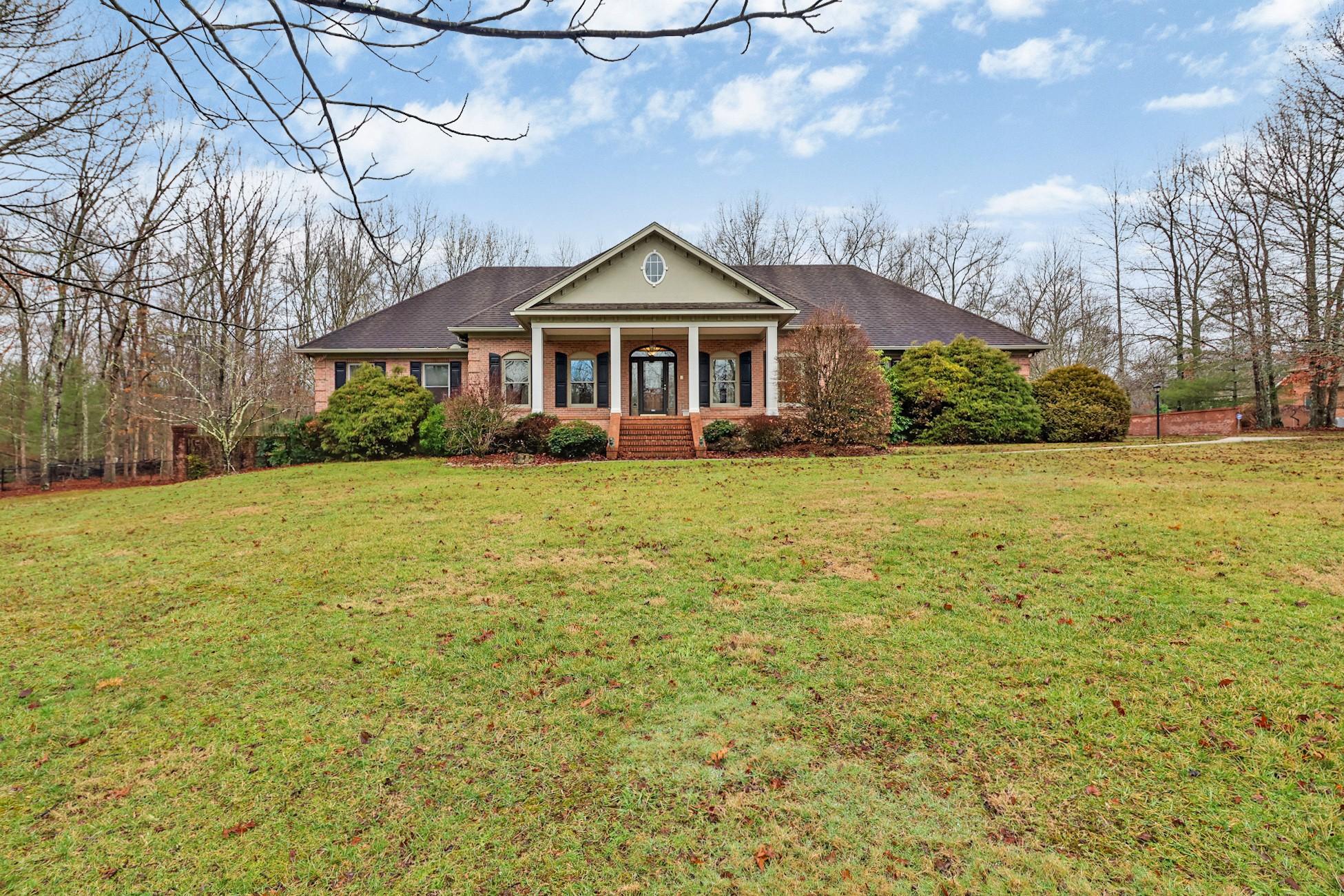 Laurel Cir, Crossville, TN 38555
