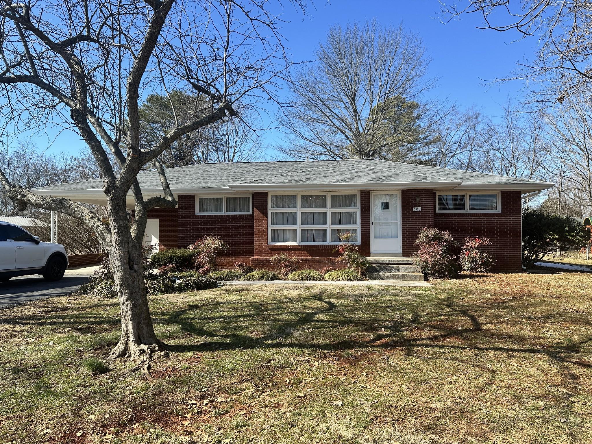E Parkview Dr, Hopkinsville, KY 42240