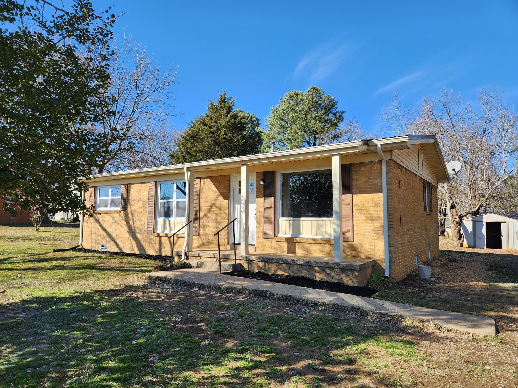 Victor St, Lawrenceburg, TN 38464