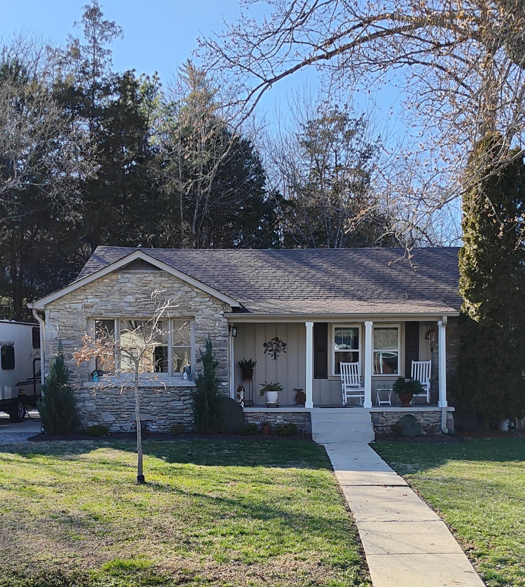 3rd Ave, Fayetteville, TN 37334