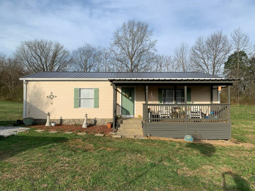 Pointe Ln, Lafayette, TN 37083