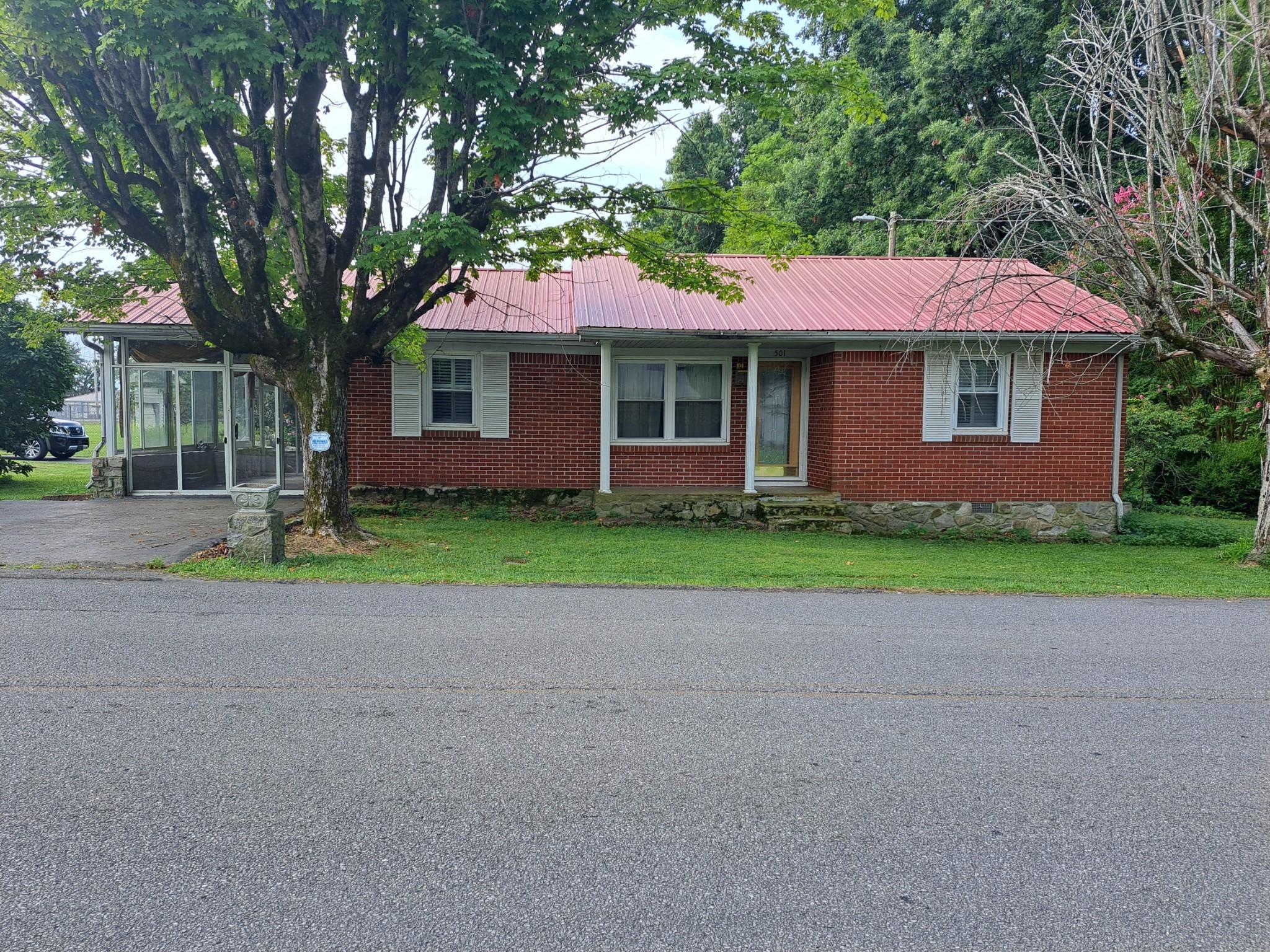 Meador Dr, Lafayette, TN 37083
