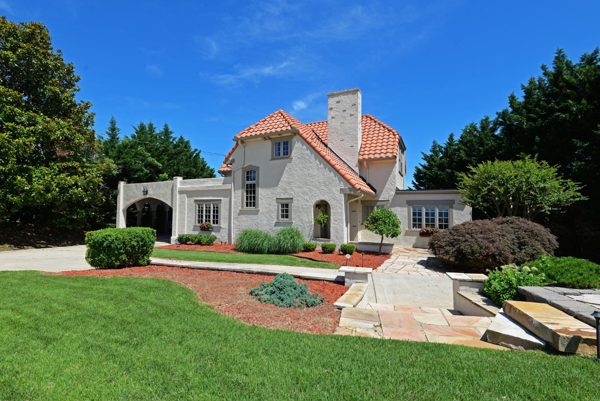 N Crest Rd, Chattanooga, TN 37404